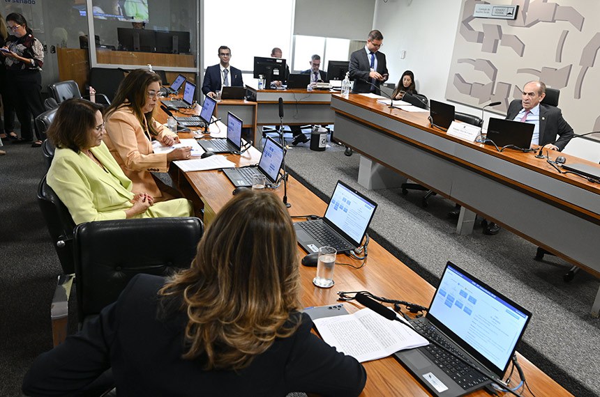Bancada: 
senadora Leila Barros (PDT-DF);
senadora Damares Alves (Republicanos-DF);
senadora Dra. Eudócia (PL-AL), em pronunciamento.
