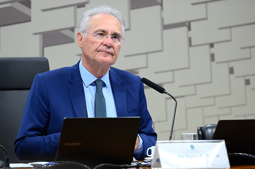Mesa: 
presidente da CAE, senador Renan Calheiros (MDB-AL).