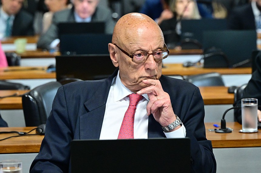 Senador Esperidião Amin (PP-SC) à bancada.