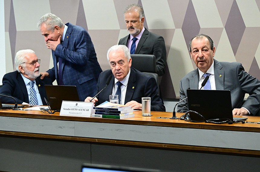 Mesa: 
senador Jaques Wagner (PT-BA);
senador Angelo Coronel (PSD-BA);
presidente da CCJ, senador Otto Alencar (PSD-BA);
senador Omar Aziz (PSD-AM).