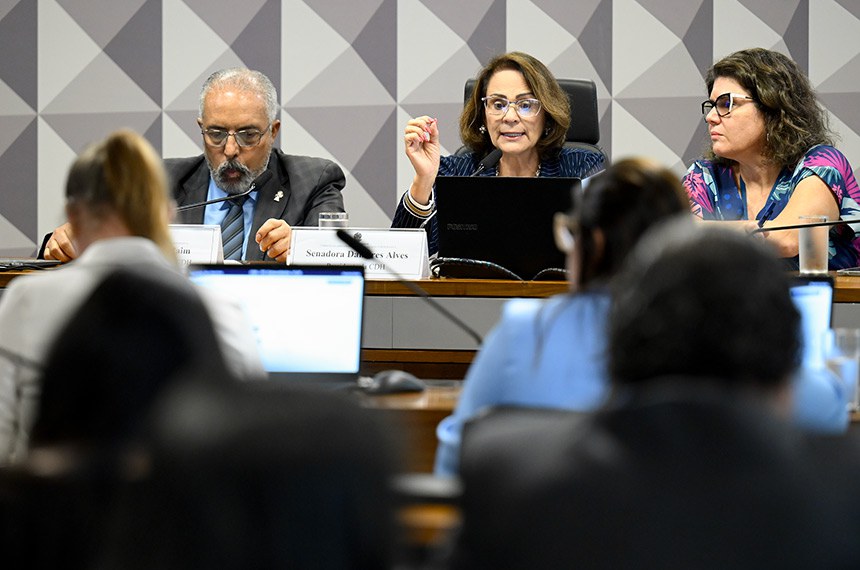 Mesa: 
presidente eventual da CDH, senador Paulo Paim (PT-RS).
relatora das emendas da CDH ao PLN 15/2025 (LOA 2026), senadora Damares Alves (Republicanos-DF) - em pronunciamento.