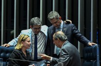 Isenção de IR para quem ganha até R$ 5 mil segue para sanção