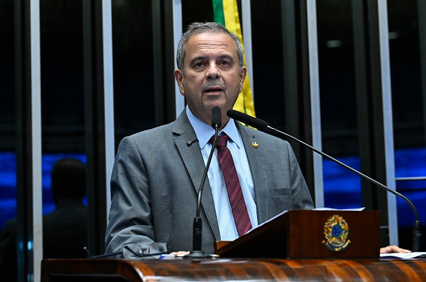 Em discurso, à tribuna, senador Rogerio Marinho (PL-RN).