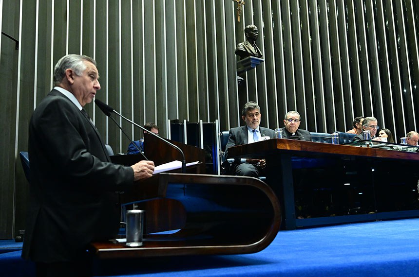 Senador Izalci Lucas falou durante a sessão representando a Frente Parlamentar Católica do Congresso - Foto: Geraldo Magela/Agência Senado