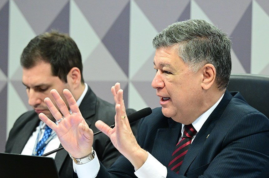 Mesa: 
coordenador de Comissões Especiais, Temporárias e Parlamentares de Inquérito (Coceti), Leandro Augusto de Araújo Cunha Bueno; 
presidente da CPMI - INSS, senador Carlos Viana (Podemos-MG), conduz reunião.