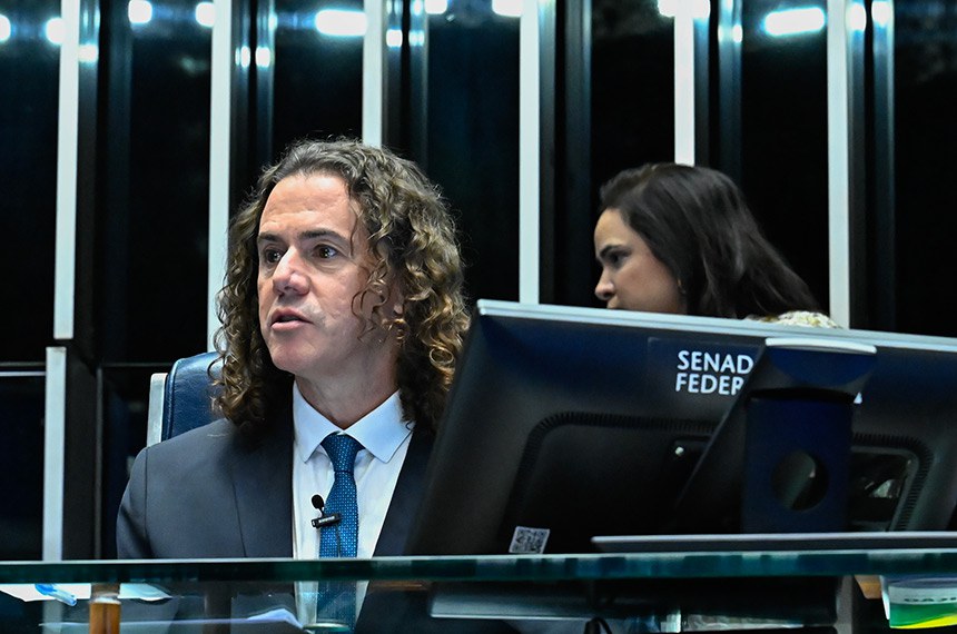 Autor do requerimento de homenagem, Veneziano Vital do Rêgo presidiu a sessão especial - Foto: Waldemir Barreto/Agência Senado