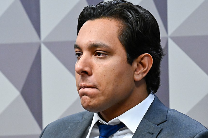 Mesa: 
dirigente da Associação de Amparo Social ao Aposentado e Pensionista (AASAP), Igor Dias Delecrode, em pronunciamento.