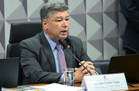 Mesa: 
presidente da CPMI - INSS, senador Carlos Viana (Podemos-MG).