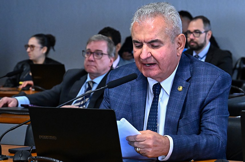 Em pronunciamento, à bancada, senador Angelo Coronel (PSD-BA).