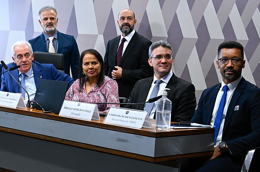 Mesa: 
indicada para compor o Conselho Nacional de Justiça (CNJ), na vaga destinada à Câmara dos Deputados, Daiane Nogueira de Lira (OFS 14/2025); 
presidente da CCJ, senador Otto Alencar (PSD-BA), conduz sabatina; 
indicada para compor o Conselho Nacional de Justiça (CNJ), na vaga destinada ao Supremo Tribunal Federal, Jaceguara Dantas da Silva (OFS 11/2025); 
indicado para compor o Conselho Nacional do Ministério Público (CNMP), na vaga destinada ao Conselho Federal da Ordem dos Advogados do Brasil, Thiago Roberto Morais Diaz (OFS 13/2025); 
indicado para compor o Conselho Nacional de Justiça (CNJ), na vaga destinada ao Supremo Tribunal Federal, Fabio Francisco Esteves (OFS 12/2025).