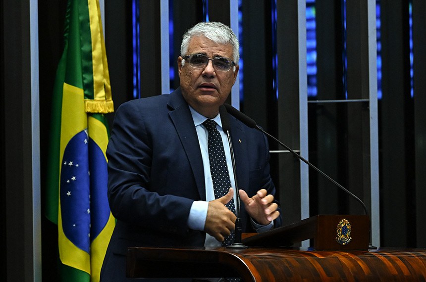 Em discurso, à tribuna, senador Eduardo Girão (Novo-CE).