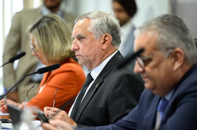 Mesa: 
coordenadora da Câmara de Coordenação e Revisão Previdenciária da Defensoria Pública da União (DPU), Patrícia Bettin Chaves;
presidente eventual da CPMI - INSS, senador Izalci Lucas (PL-DF);
relator da CPMI - INSS, deputado Alfredo Gaspar (União-AL).