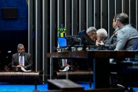 Aprovada atuação do serviço social nos hospitais públicos; texto vai à sanção