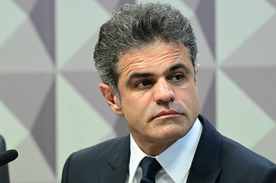 À mesa, sócio-administrador da Mkt Connection Group LTDA, João Carlos Camargo Júnior.