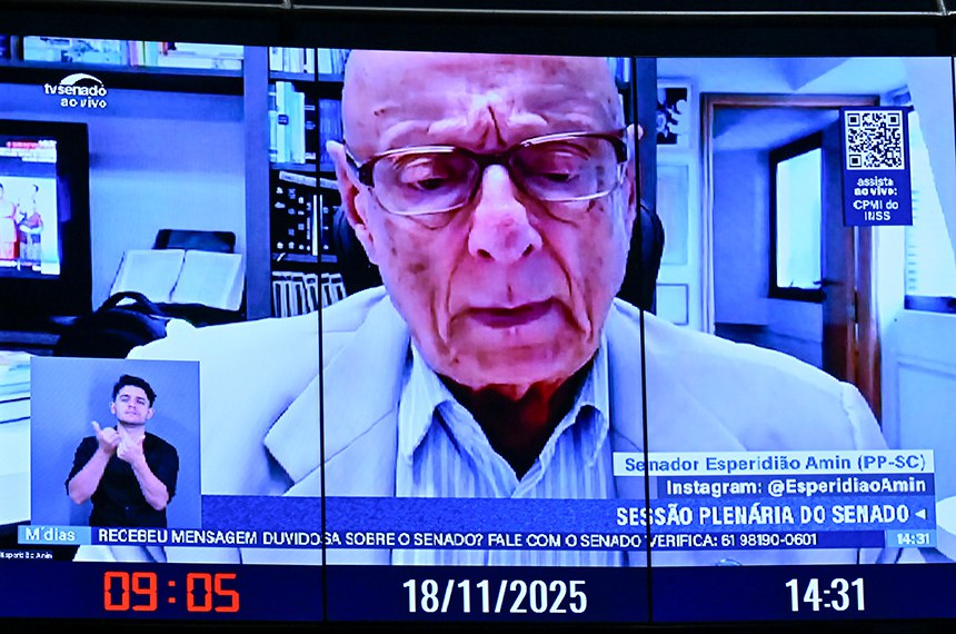 No painel, senador Esperidião Amin (PP-SC) em pronunciamento via videoconferência.