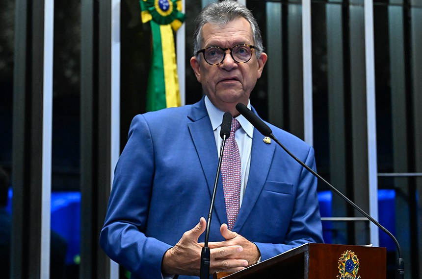 À tribuna, em discurso, senador Laércio Oliveira (PP-SE). 