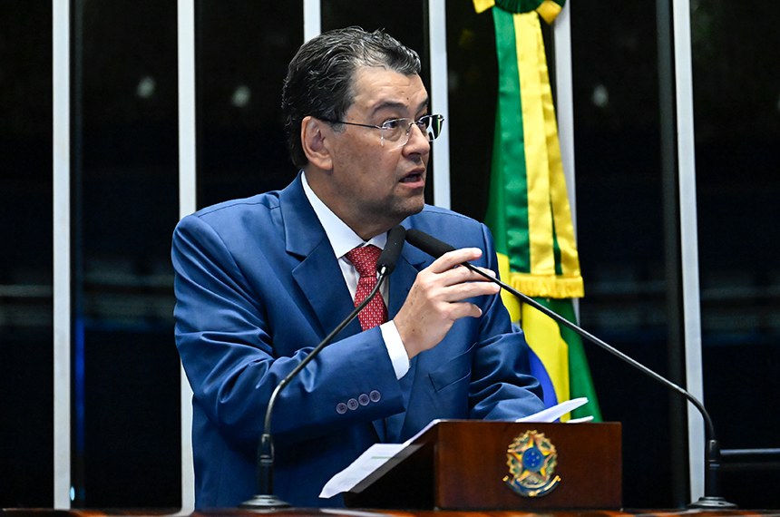 Em discurso, senador Eduardo Braga (MDB-AM).