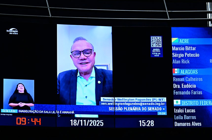 Telão exibe, pronunciamento, via videoconferência, senador Wellington Fagundes (PL-MT).