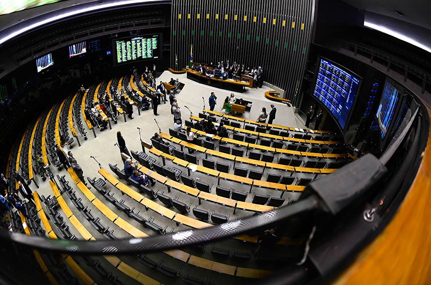 Foto geral do Plenário da Câmara dos Deputados.