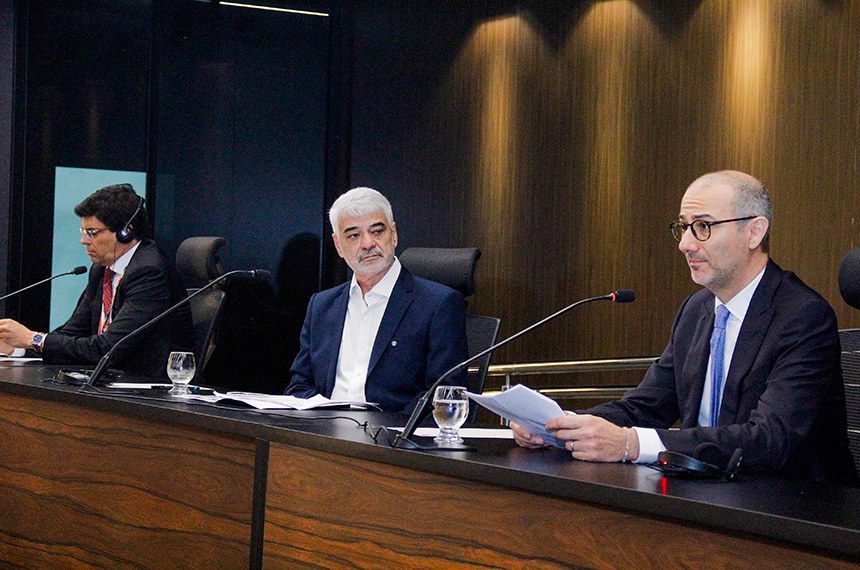 O senador Humberto Costa (C) relatou evento da União Interparlamentar em parceria com o Senado e a Câmara - Foto: Ozéas Santos (AID/ALEPA)