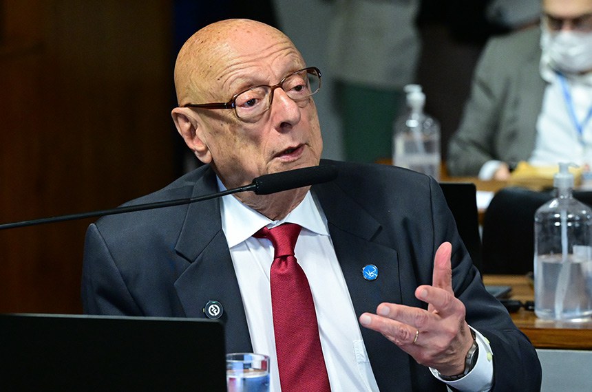 Em pronunciamento, à bancada, senador Esperidião Amin (PP-SC).