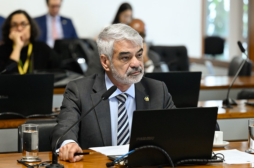 Em pronunciamento, à bancada, relator do PL 2.577/2022, senador Humberto Costa (PT-PE).