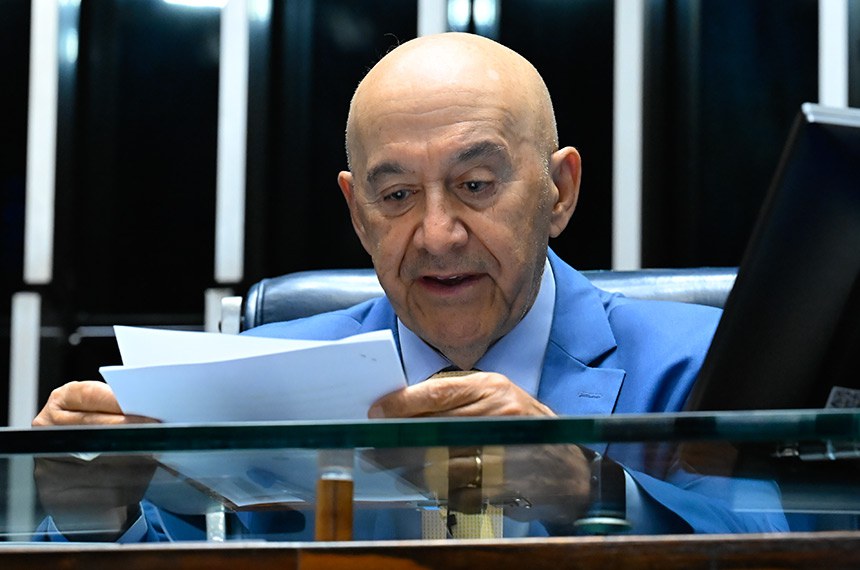 2º secretário da Mesa do Senado Federal, senador Confúcio Moura (MDB-RO) conduz sessão.
