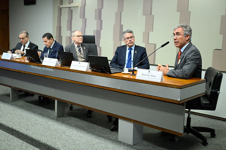 Mesa:
diretor-presidente do Fórum Brasileiro de Segurança Pública, Renato Sérgio de Lima - depoente;
vice-presidente da CPICRIME, senador Hamilton Mourão (Republicanos-RS); 
presidente da CPICRIME, senador Fabiano Contarato (PT-ES), conduz depoimento;
relator da CPICRIME, senador Alessandro Vieira (MDB-SE);
jornalista investigativo e pesquisador do NEV-USP, Bruno Paes Manso - depoente.