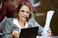 Mamografia pelo SUS a mulheres a partir dos 40 anos vai ao Plenário