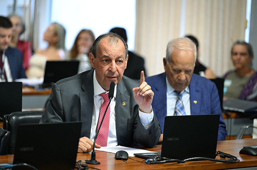 Bancada:
senador Omar Aziz (PSD-AM), em pronunciamento;
senador Oriovisto Guimarães (PSDB-PR).