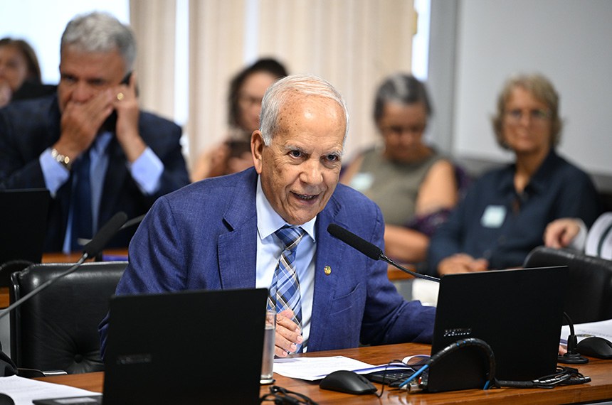 Em pronunciamento, à bancada, relator do PL 3.951/2019, senador Oriovisto Guimarães (PSDB-PR).