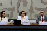Debatedores defendem Julho Neon como mês nacional da saúde bucal