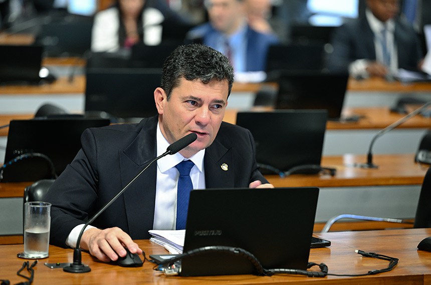 Em pronunciamento, à bancada, relator do PL 5.391/2020, senador Sergio Moro (União-PR).