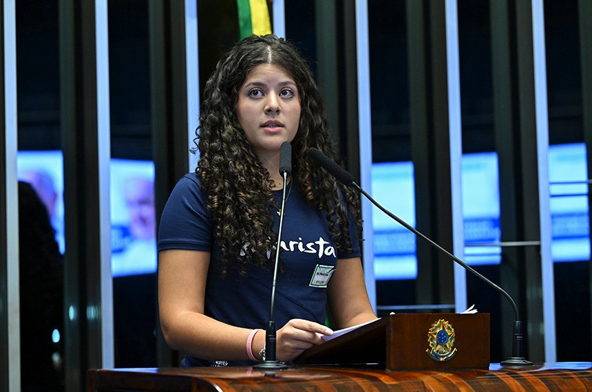 Paula Mangueira é estudante de um colégio particular de ensino médio em Brasília - Foto: Jefferson Rudy/Agência Senado