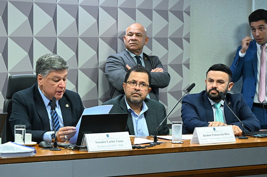 Mesa: 
coordenador de Comissões Especiais, Temporárias e Parlamentares de Inquérito (Coceti), Leandro Augusto de Araújo Cunha Bueno; 
presidente da CPMI - INSS, senador Carlos Viana (Podemos-MG); 
ex-coordenador-geral de Pagamento de Benefícios do INSS, Jucimar Fonseca da Silva; 
advogado do depoente, Cícero Gonçalves Matos.