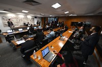 Comissão aprova tratamento para preso dependente de drogas