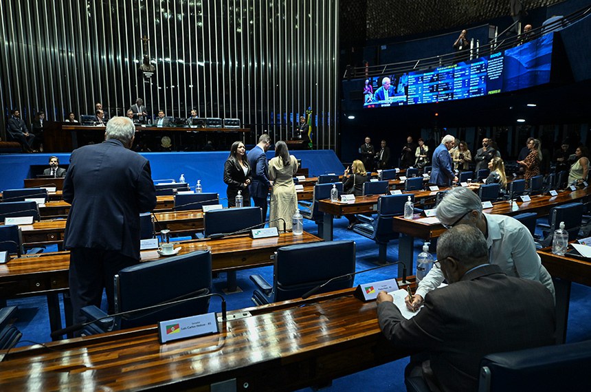 Bancada: 
senador Oriovisto Guimarães (PSDB-PR) - em pronunciamento.