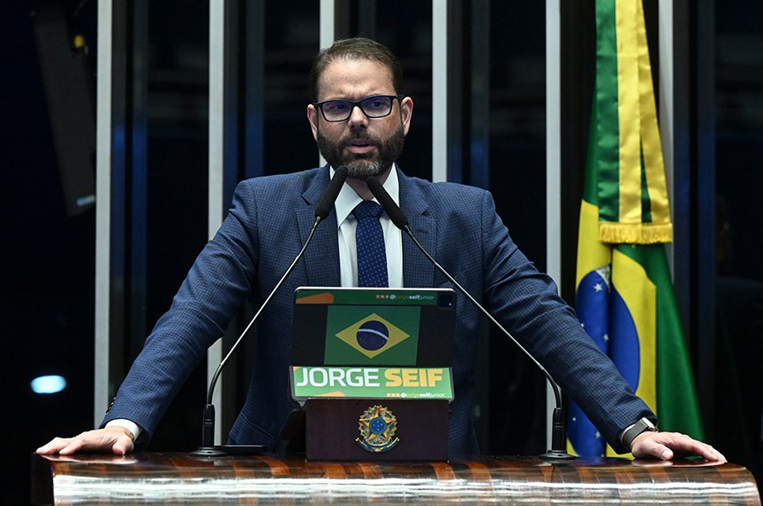 Em discurso, à tribuna, senador Jorge Seif (PL-SC).
