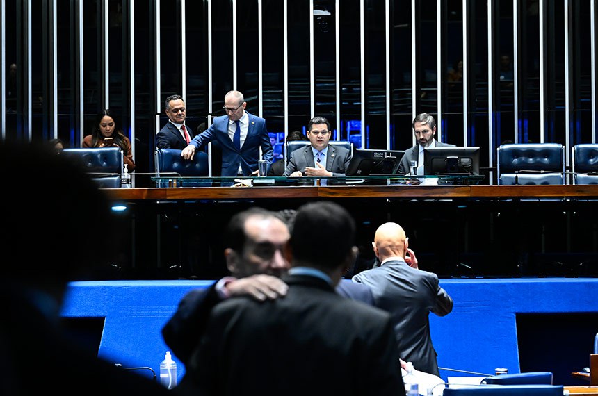 Mesa: 
senador Fabiano Contarato (PT-ES); 
presidente do Senado Federal, senador Davi Alcolumbre (União-AP); 
secretário-geral da Mesa do Senado Federal, Danilo Augusto Barboza de Aguiar. 