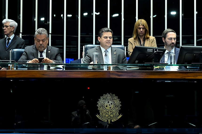 Mesa: 
senador Dr. Hiran (PP-RR); 
presidente do Senado Federal, senador Davi Alcolumbre (União-AP); 
secretário-geral da Mesa do Senado Federal, Danilo Augusto Barboza de Aguiar.