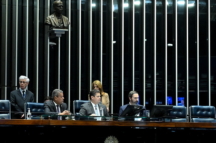 Mesa: 
senador Dr. Hiran (PP-RR); 
presidente do Senado Federal, senador Davi Alcolumbre (União-AP); 
secretário-geral da Mesa do Senado Federal, Danilo Augusto Barboza de Aguiar.
