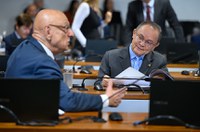 Vai ao Plenário PEC que amplia acúmulo de cargos públicos por professores