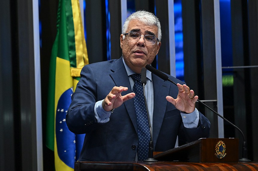 Em discurso, à tribuna, senador Eduardo Girão (Novo-CE).