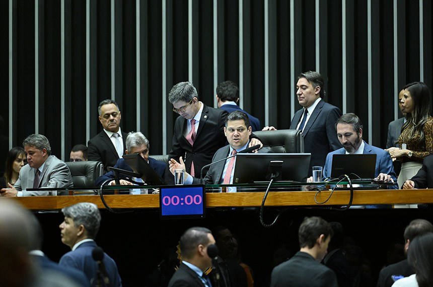 Mesa: 
senador Efraim Filho (União-PB); 
senador Jaime Bagattoli (PL-RO);
líder do governo no Congresso Nacional, senador Randolfe Rodrigues (PT-AP); 
presidente do Senado Federal, senador Davi Alcolumbre (União-AP). conduz sessão;
secretário-geral da Mesa do Senado Federal, Danilo Augusto Barboza de Aguiar.