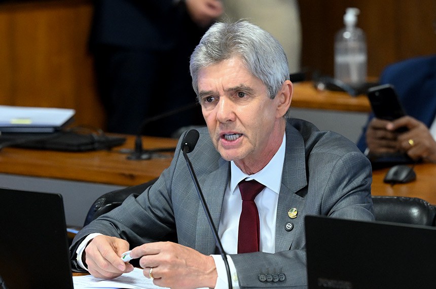 Senador Jaime Bagattoli (PL-RO) em pronunciamento à bancada.