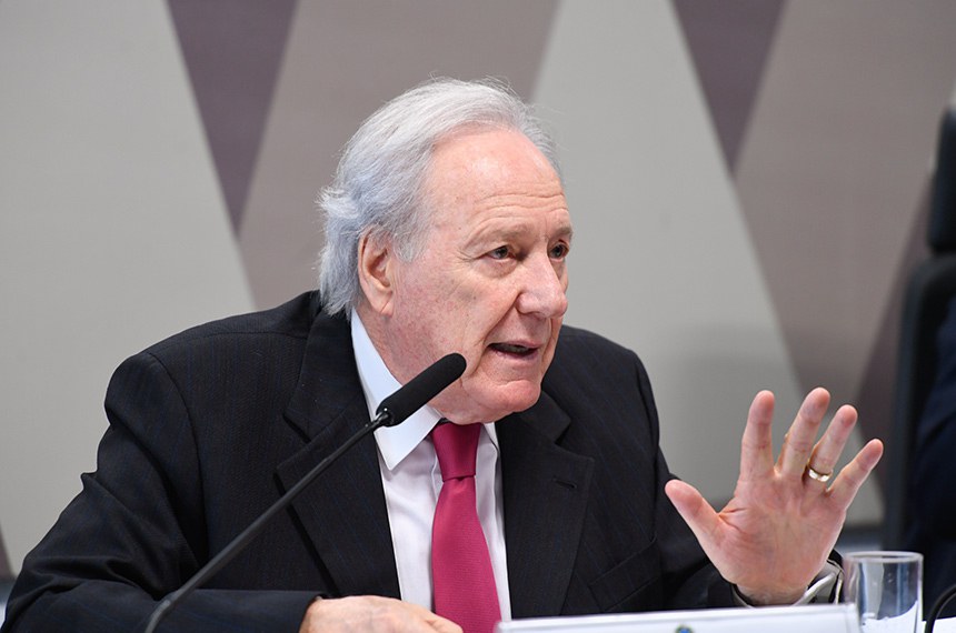 À mesa, em pronunciamento, ministro de Estado da Justiça e Segurança Pública, Ricardo Lewandowski.