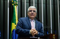 Girão cobra de Messias mudança de parecer para provar que é contra aborto