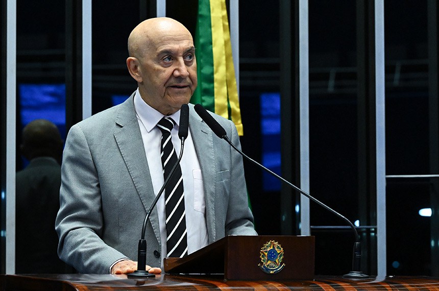 Em discurso, à tribuna, senador Confúcio Moura (MDB-RO). 