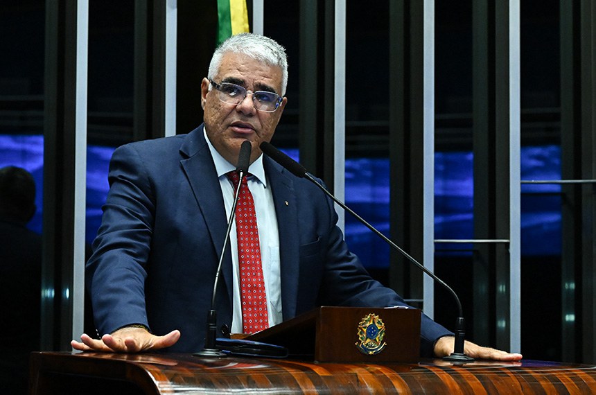 Em discurso, à tribuna, senador Eduardo Girão (Novo-CE).