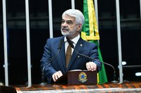 Humberto Costa cobra regulação para streaming